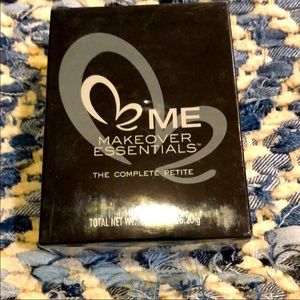 - ME Makeover Essentials pack & go makeup set